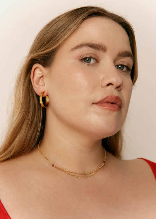 Pendientes en forma de aro, hechos a mano, piezas planas, bañado en oro. Foto modelo.