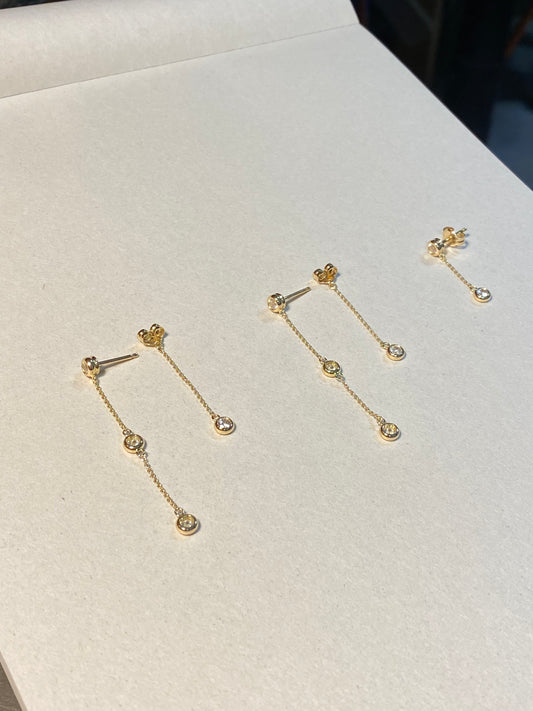 Pendientes largos de oro y brillantes