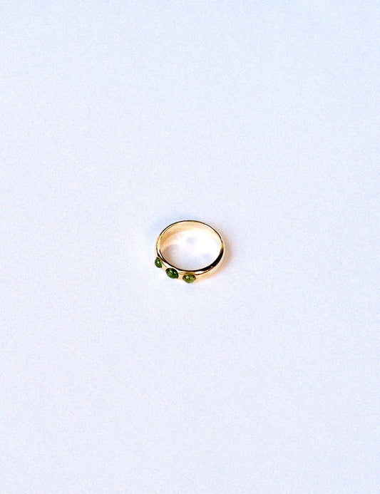 Anillo de oro 9k y 3 esmeraldas