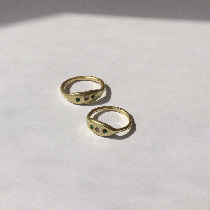 18k gold ring with amethyst and emeralds