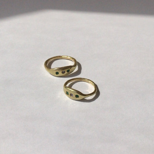 18k gold ring with amethyst and emeralds