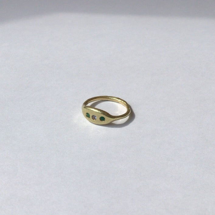 18k gold ring with amethyst and emeralds