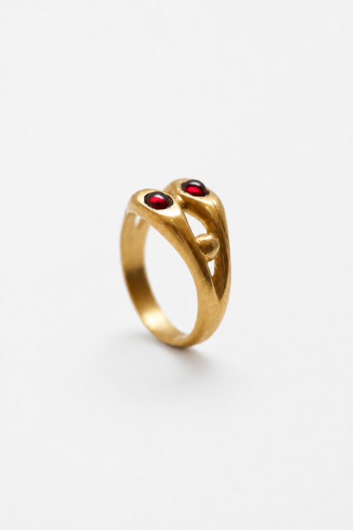 Anillo artesanal baño de oro y granates. Brot Jewellery
