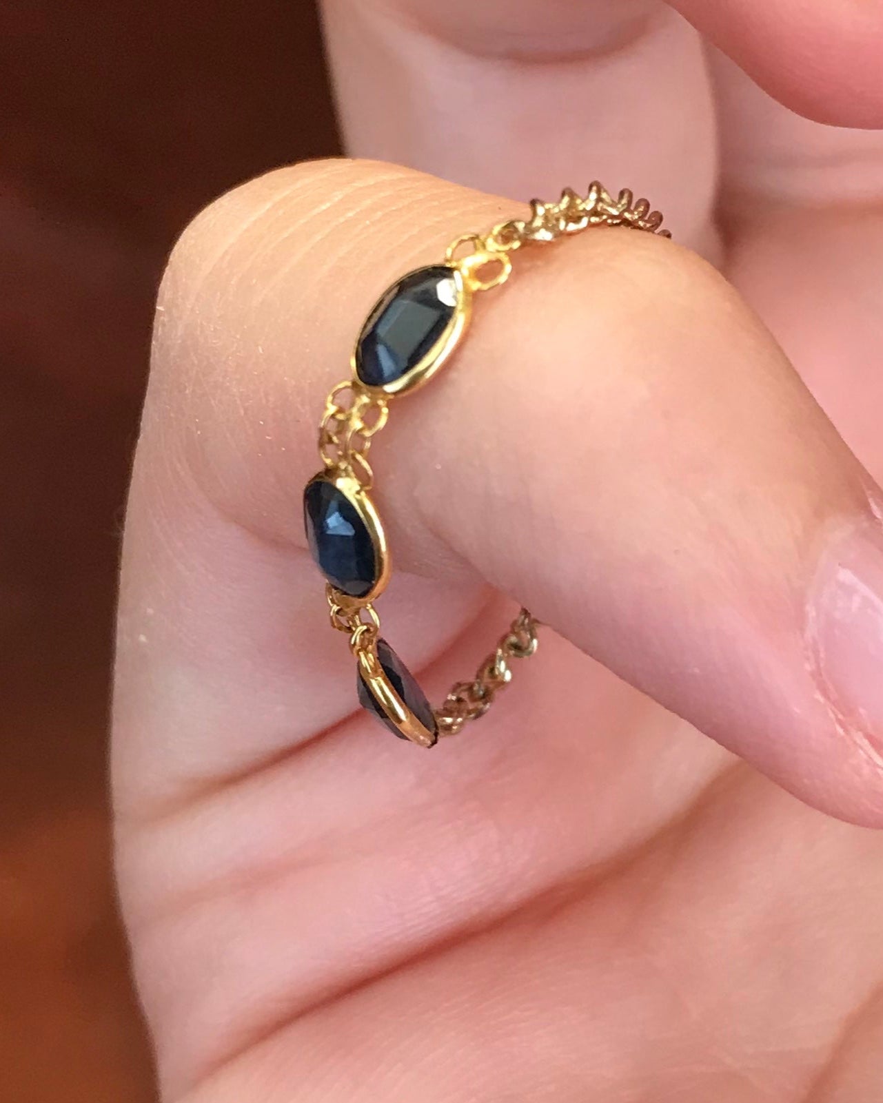 Anillo de cadena, oro y zafiros