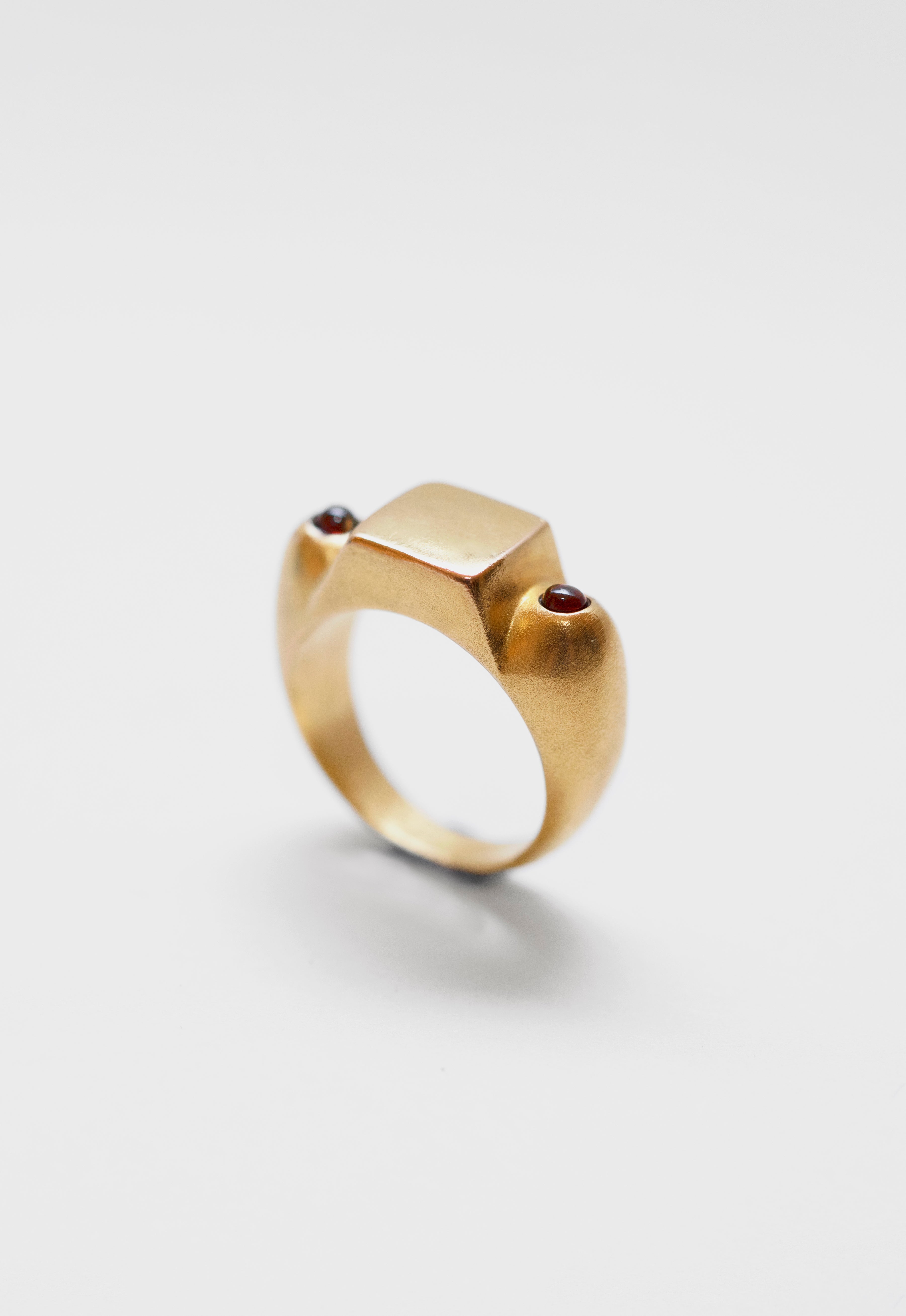 Anillo Thoda