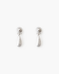 Pendientes de plata alargados. Foto detalle.